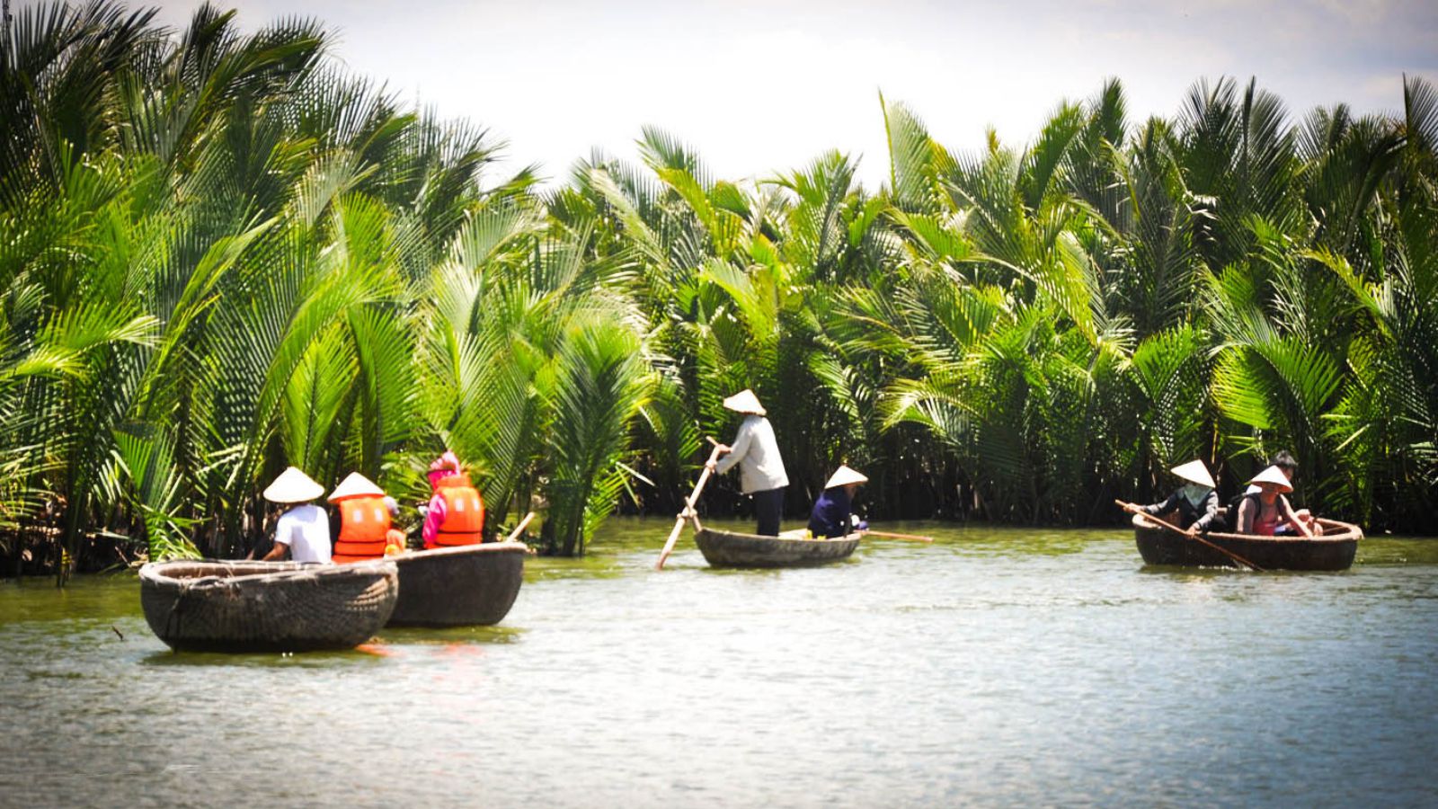 Reasons to Rent a Coconut Boat in Vietnam